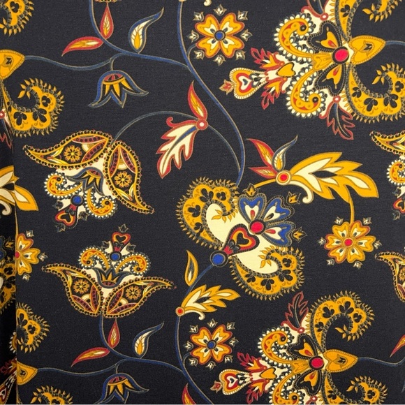 New Small LuLaRoe Black Gold Paisley Print Tee Irma Colorful Stretch Oversized - Picture 11 of 16